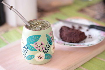 Matito con torta de algarroba y cacao amargo