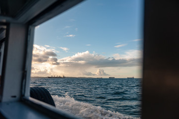 Vista da janela do barco