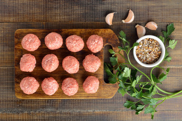 Raw meatballs