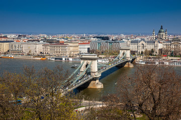 Obraz premium View of the Budapest city, chain bridge and Danube river