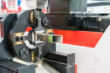 automatic feed and clamp for square pipe for high precision laser cutting machine