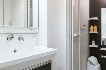 White bottom basin in modern bath room