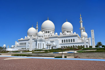 Fototapeta na wymiar Grand Sheikh Zayed Grand Mosque, Abu Dhabi, United Arab Emirates