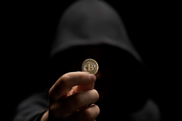 Plakat Anonimous holding bitcoin in hand
