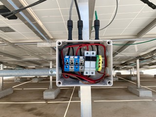 Caja de conexiones de panel solar
