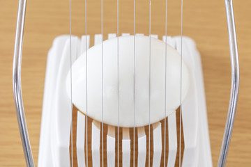 エッグスライサーの使用イメージ