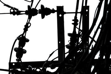 Cable de luz en cielo blanco contaminado abstracto blanco y negro