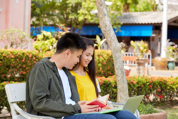 Student couple learning outdoors