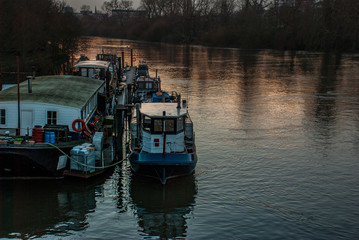 Fototapeta premium Many boats that are parked on the Thames