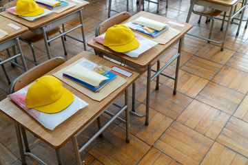 新一年生の学校の教室