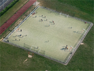 vue aérienne d'un terrain de football aux Mureaux dans els Yvelines en France © Francois