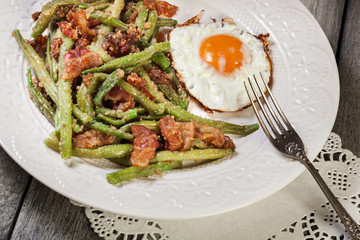 Healthy sauteed green beans with bacon and fried egg