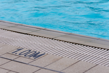 Pool side one meter deep (1m) sign
