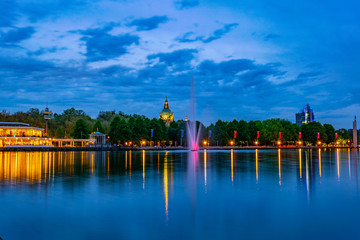 Sunset view of the new town hall viewed behind the fountain at Maschsee in Hannover, Germany