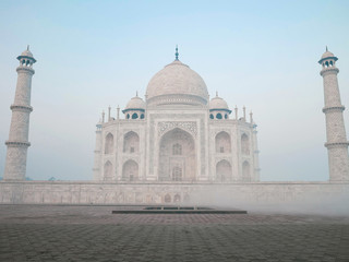 Naklejka premium Taj mahal landmard of Agra, India sunrise time with foggy