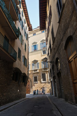 Fototapeta na wymiar Narrow alley at downtown of Florence in Tuscany, Italy