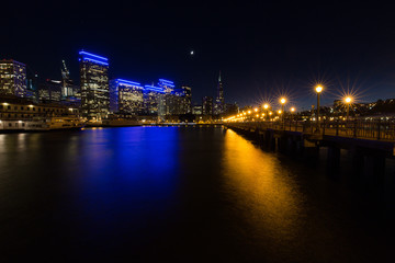 Fototapeta na wymiar Skyline of San Francisco by Night