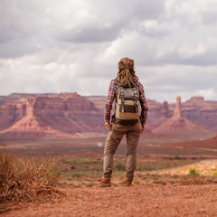 Naklejka premium Hiker in Valley of Gods, USA