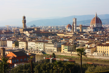 Fototapeta na wymiar panorama of the roofs of the city of Florence, the Tuscan capital, seen from the top of a small hill.
