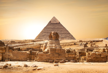 Sphinx and pyramid - obrazy, fototapety, plakaty