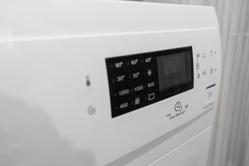Display on the washing machine to control the settings of the washing mode