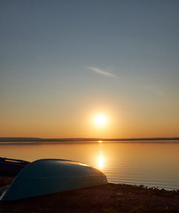 Fototapeta na wymiar Sunset on the lake without waves
