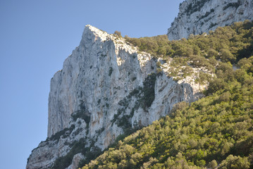 Pareti di Punta Plumare sopra Cala Sisine