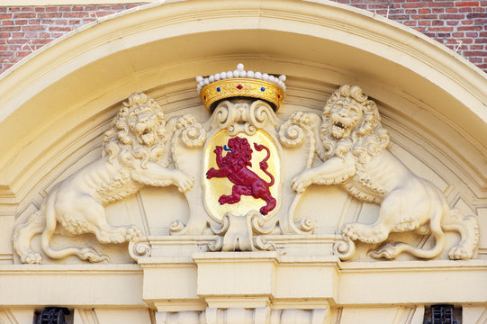 Close-up of the national coat of arms the netherlands on top of the gate at the Binnenhof 
