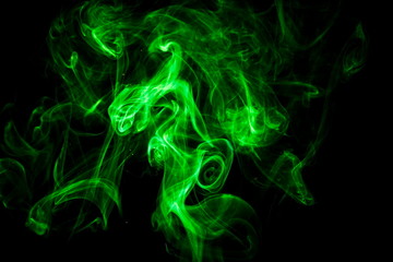 Obraz premium Green smoke on black background