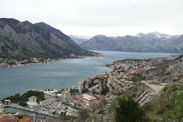 Fototapeta na wymiar Blick auf die Bucht von Kotor