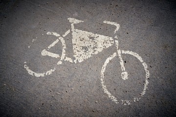 Hinweis auf einen Fahrradweg in der Stadt Porec in Kroatien