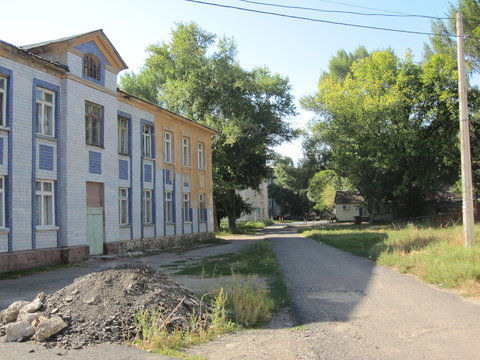 university building in makeevka near donetsk in summer