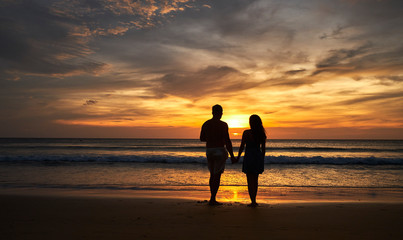 Fototapeta na wymiar Happy couple watching the sunset. honeymoon thailand