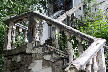 the ruins of the stairs