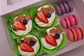 Cupcakes with berries
