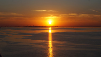 Fototapeta na wymiar Sonnenuntergang in orange
