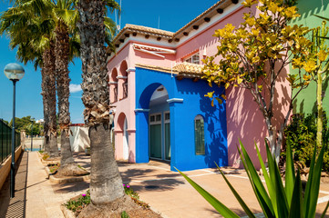 Fototapeta na wymiar Colorful spanish street and pretty backyard