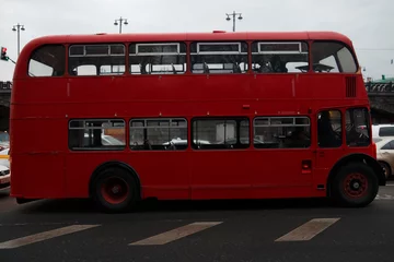 Fotobehang rode bus geïsoleerd op witte achtergrond © Антон Анисимов