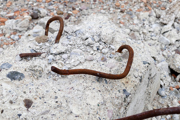 non-durable concrete, rotten concrete and rusty iron,