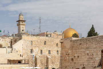 Fototapeta na wymiar The Western Wall / Wailing Wall in Jerusalem Israle with Golden Dome of the Rock in Background