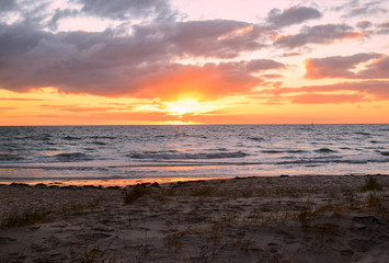 Fototapeta na wymiar The sky at sunset on the beach