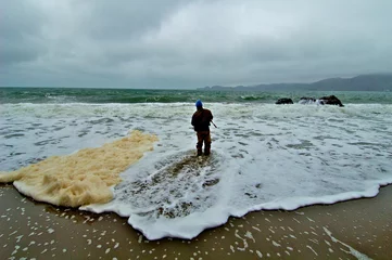 Photo sur Plexiglas Plage de Baker, San Francisco Surf Fisherman standing in surf wash, on overcast morning, San Francisco, California 