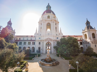 Obraz premium Afternoon view of The beautiful Pasadena City Hall at Los Angeles, California
