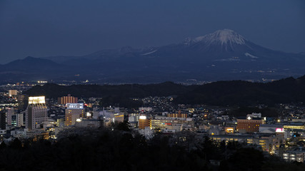 Fototapeta na wymiar 鳥取県米子城跡から見た米子市と大山の夜景