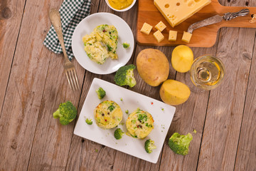 Fototapeta na wymiar Potato gratins with broccoli florets.
