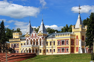 Fototapeta na wymiar old castle in Russia