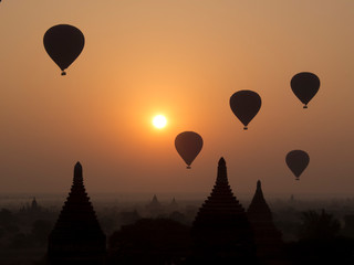 Fototapeta na wymiar Many balloons in the sky over Bagan temples at the sunrise - Myanmar.