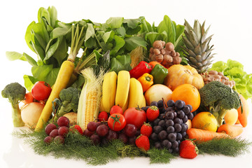 Fototapeta na wymiar 新鮮な野菜と果物