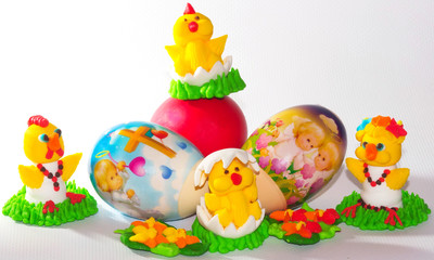 Fototapeta na wymiar Perfect colorful handmade easter eggs and chicken isolated on a white