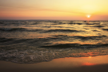 Obraz premium Colorful ocean beach sunrise. Dawn over the sea. Nature composition